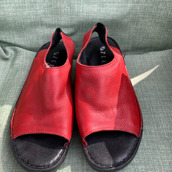 Zeeta Ladies size 42 Red Leather Open Toe Sandals with 1 1/2" Heel - Picture 2 of 7